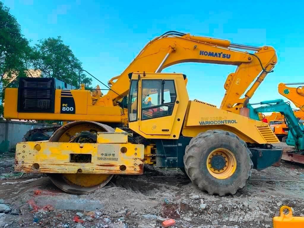 Bomag BW 225 D-3 Valjci sa duplim bubnjem