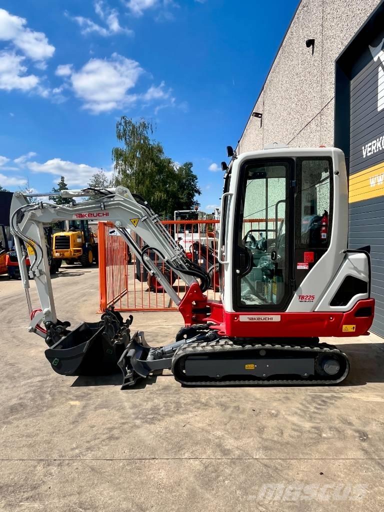 Takeuchi TB 225 Mini bageri < 7t