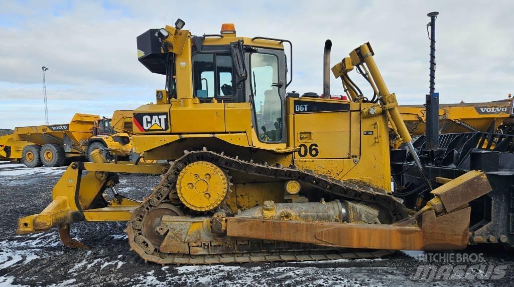 CAT D 6 T XL Buldožeri guseničari