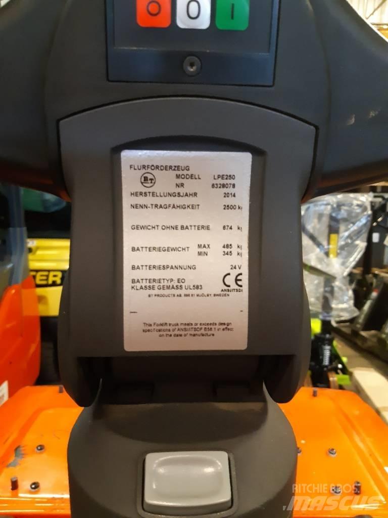 Toyota LPE250 Nisko podizni električni viljuškar sa stajalištom