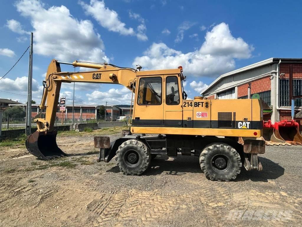 CAT 214 Bageri točkaši