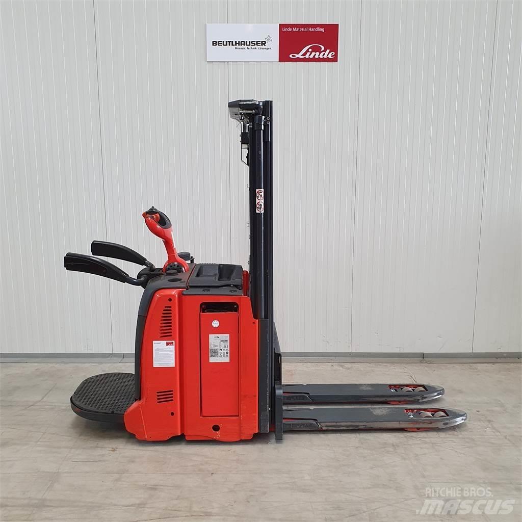 Linde D12AP Ručni električni viljuškar