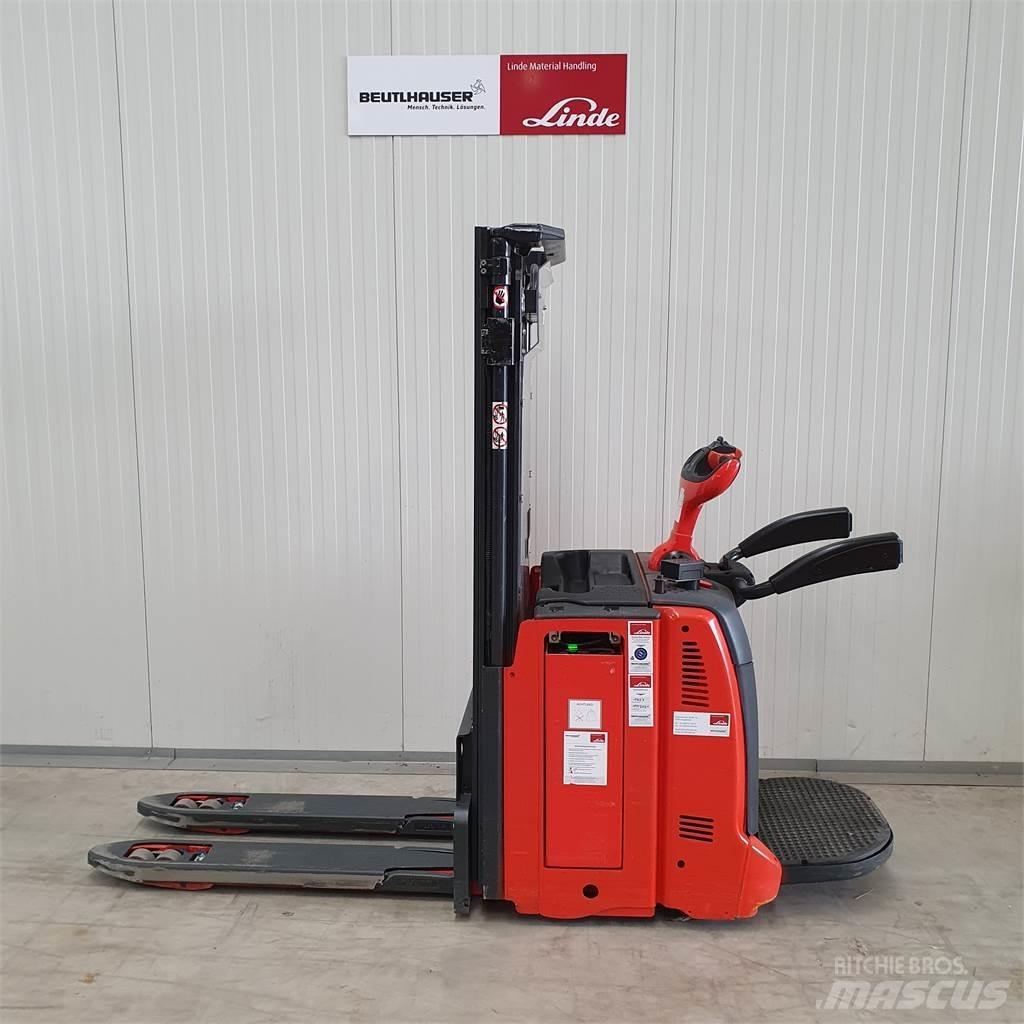 Linde D12AP Ručni električni viljuškar