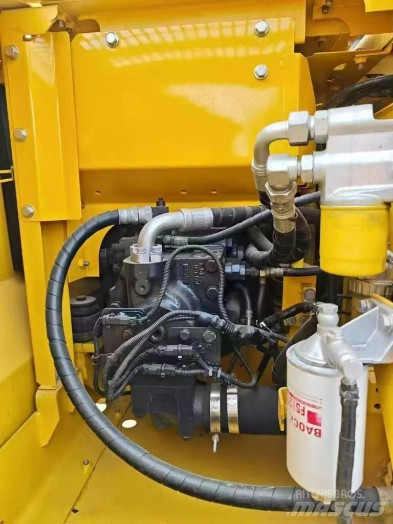 Komatsu 130LC-7 Bageri guseničari