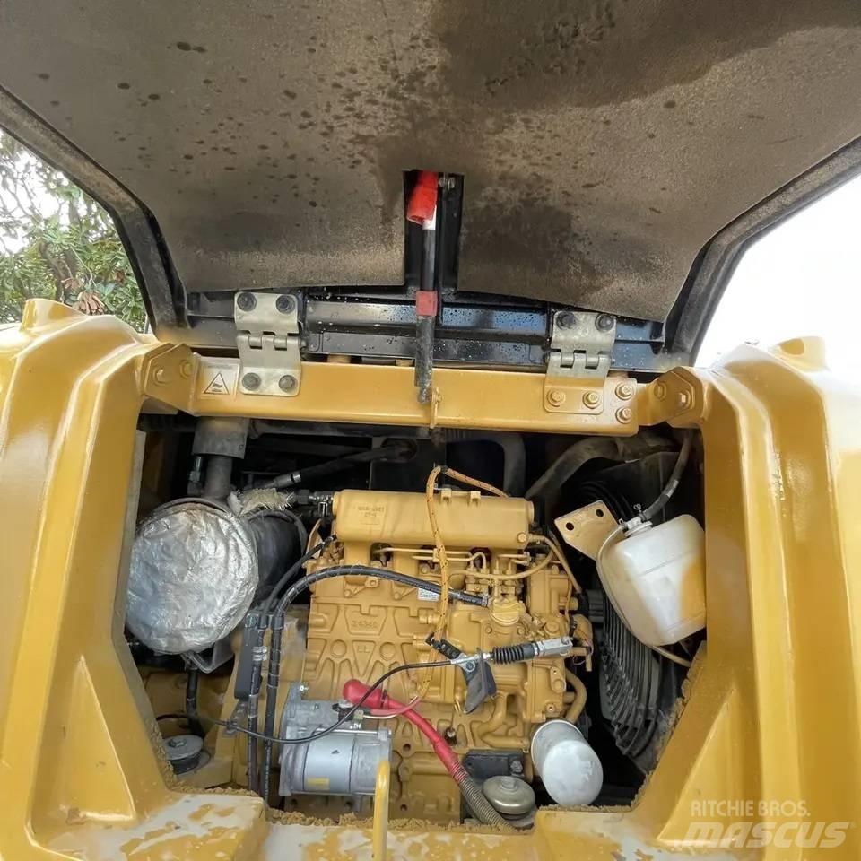 CAT 306E2 Bageri guseničari