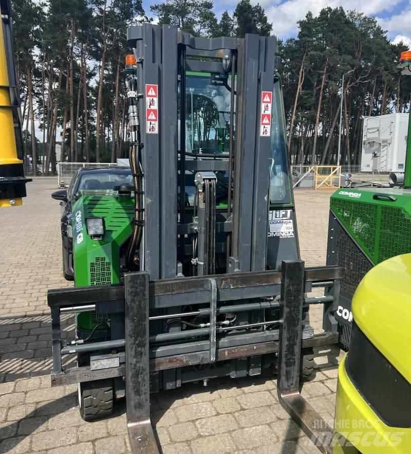 Combilift CB2500 Viljuškari sa 4-stranskim dohvatom