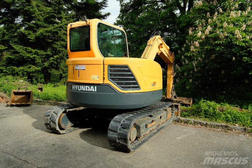Hyundai R80CR-9 Midi bageri 7t – 12t