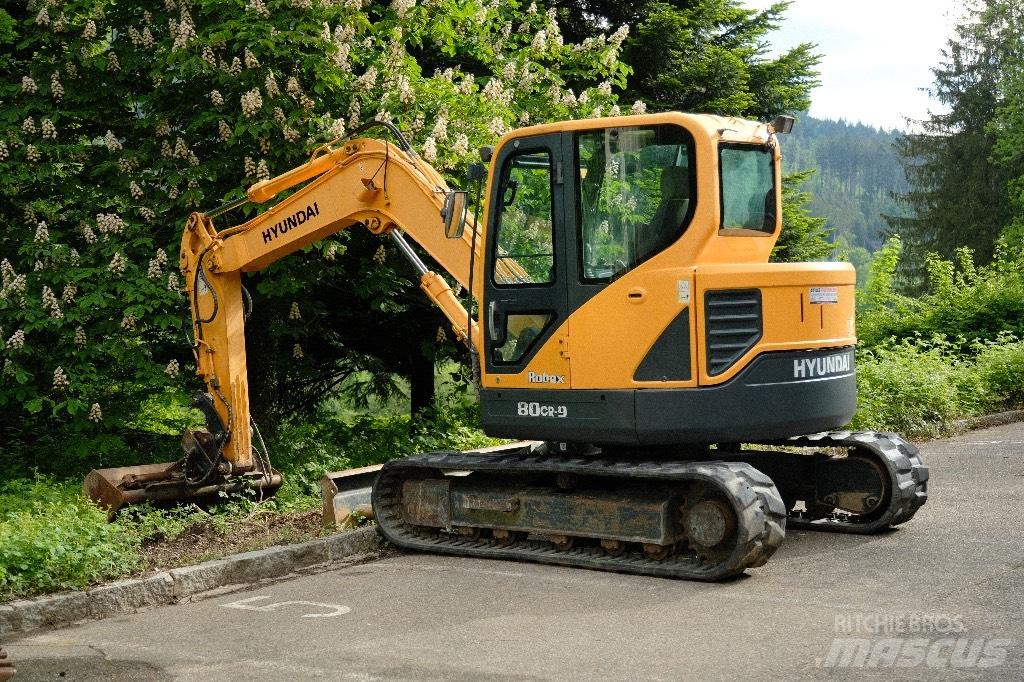 Hyundai R80CR-9 Midi bageri 7t – 12t
