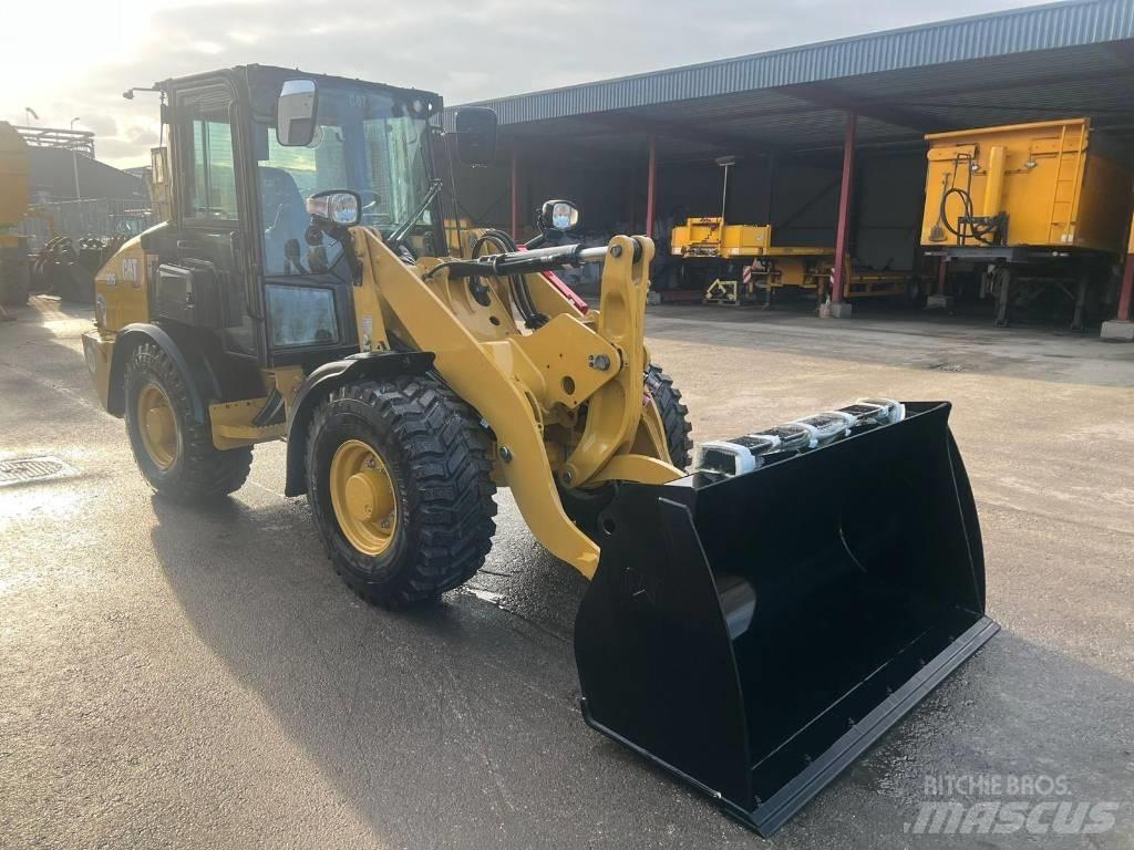 CAT 906 Utovarivači na točkove