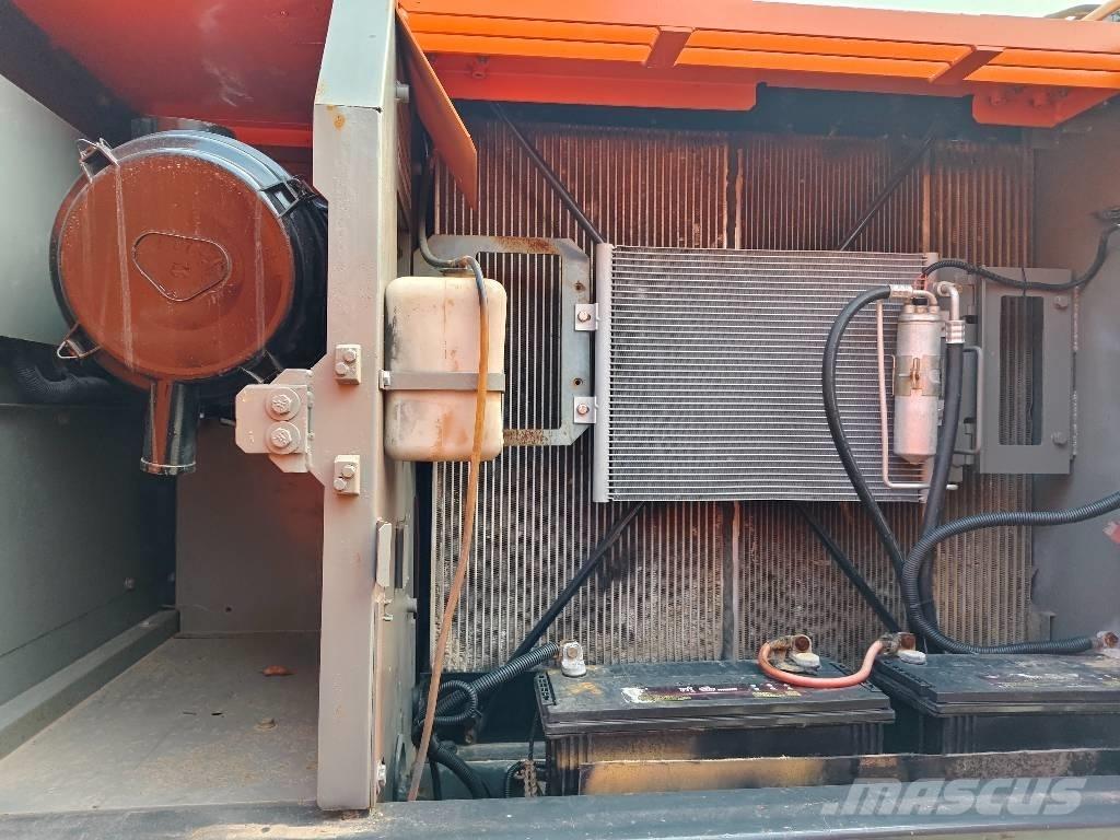 Hitachi ZX 210 Bageri guseničari