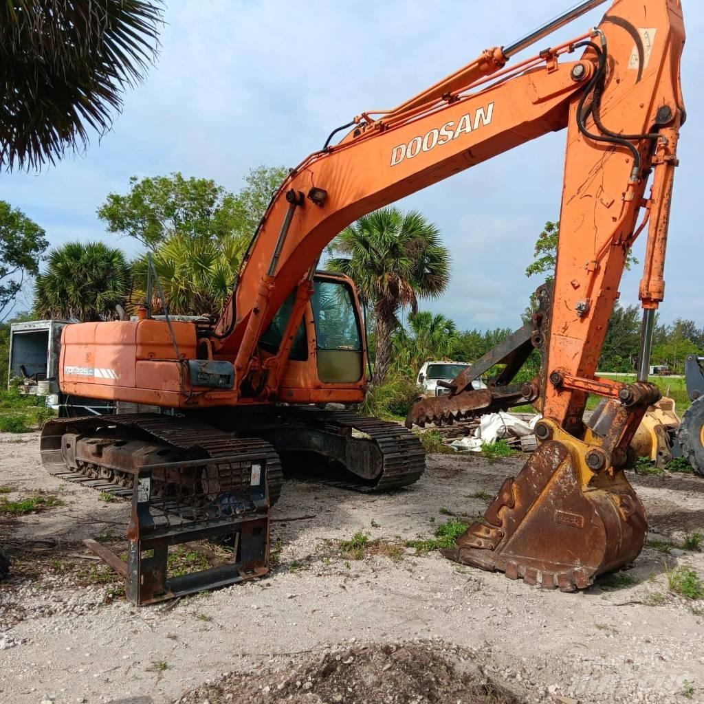 Doosan DX 225 LC Bageri guseničari