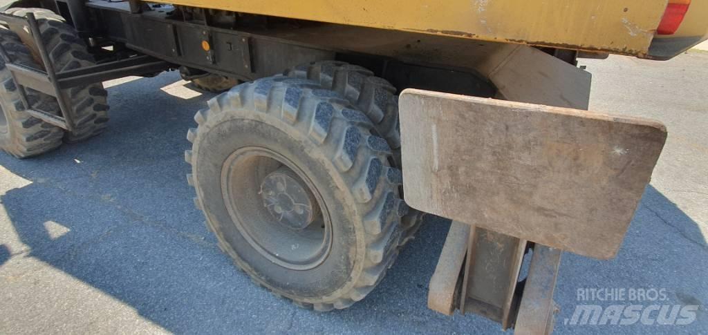 CAT 214 B Bageri točkaši