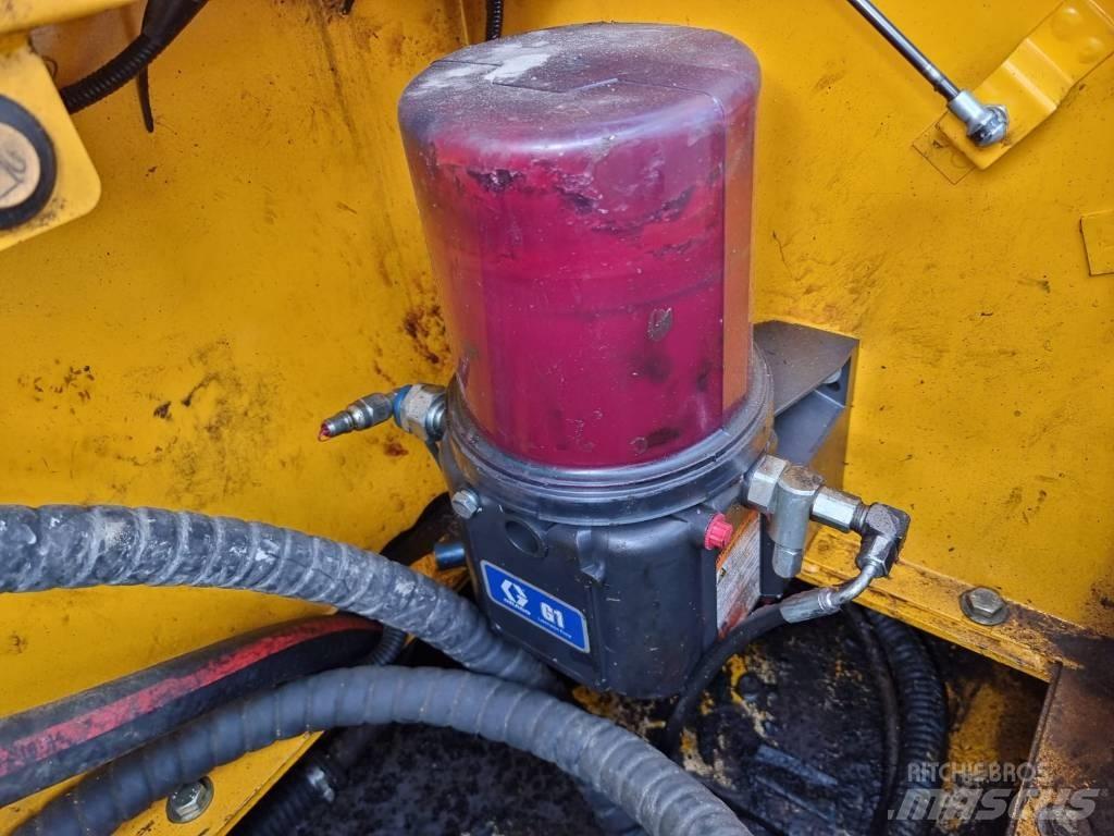 JCB JS 330 NC Bageri guseničari