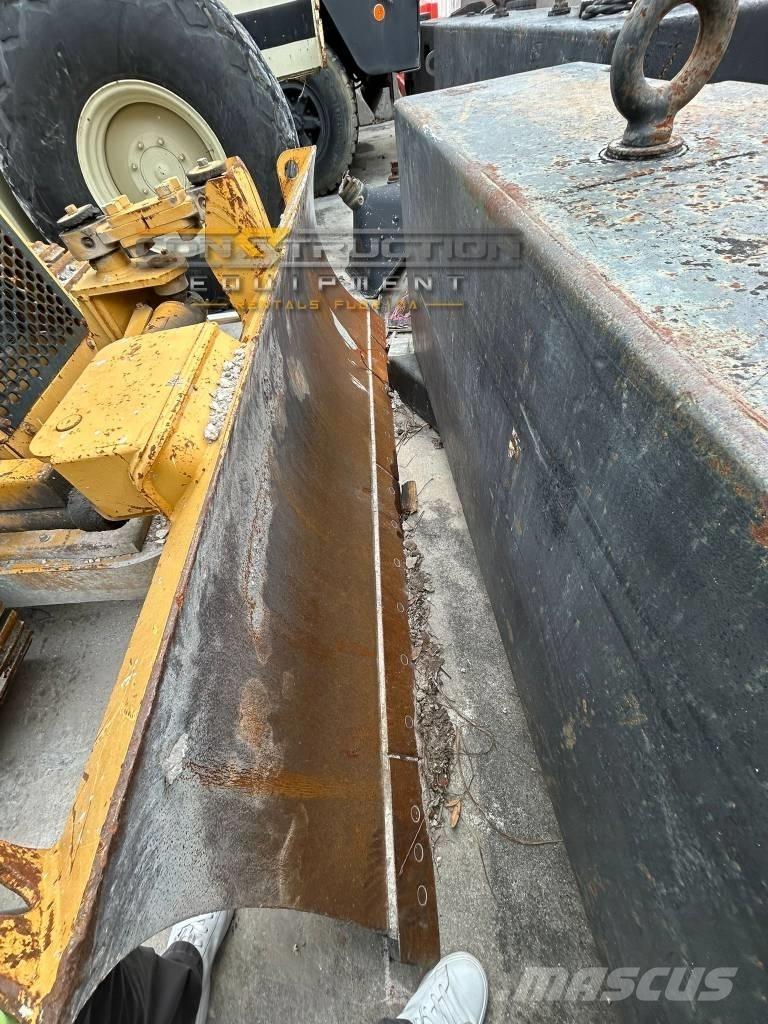 CAT D 3 C III Buldožeri guseničari