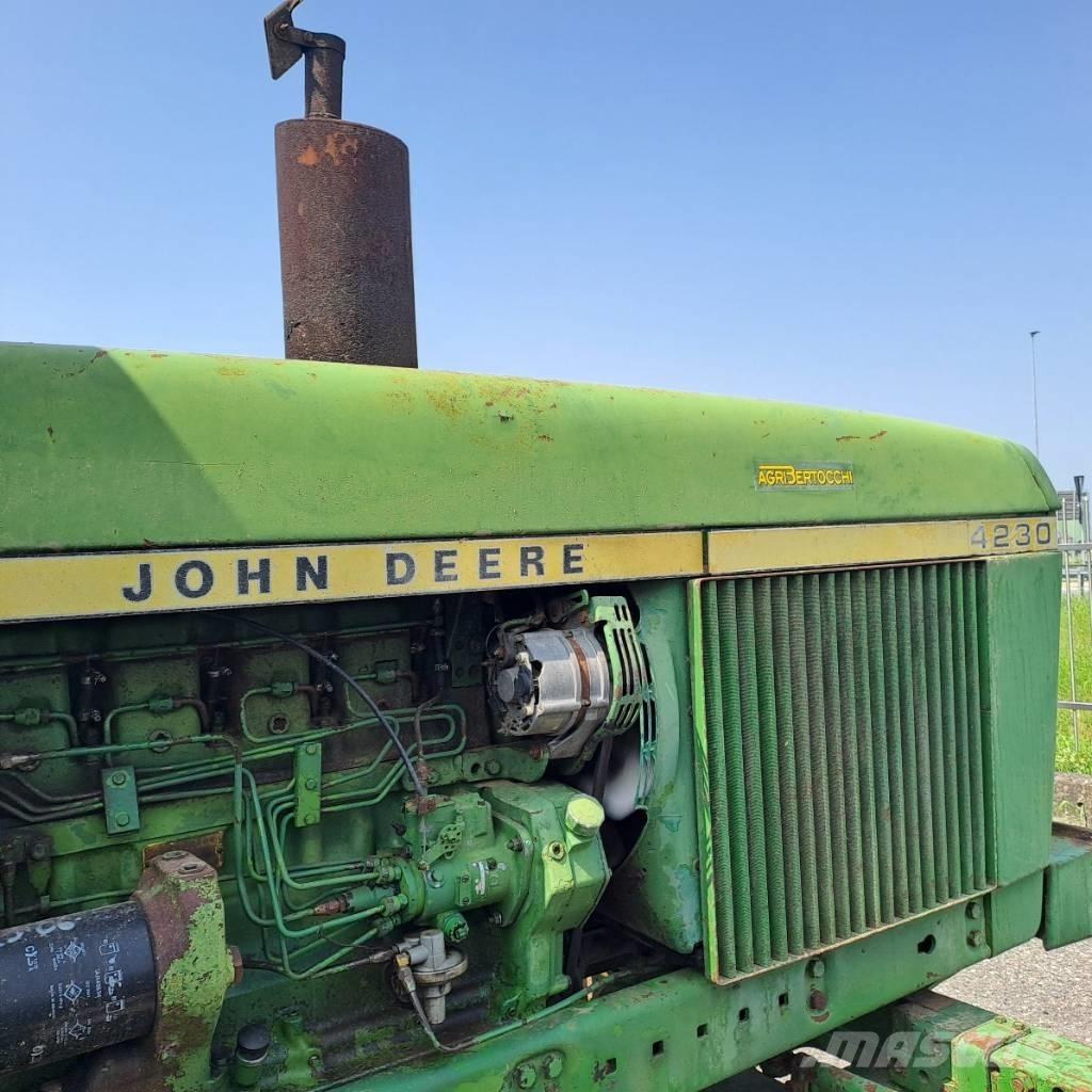 John Deere 4230 Traktori