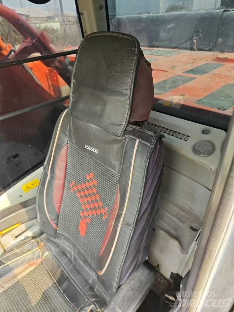 Hitachi 470 Bageri guseničari