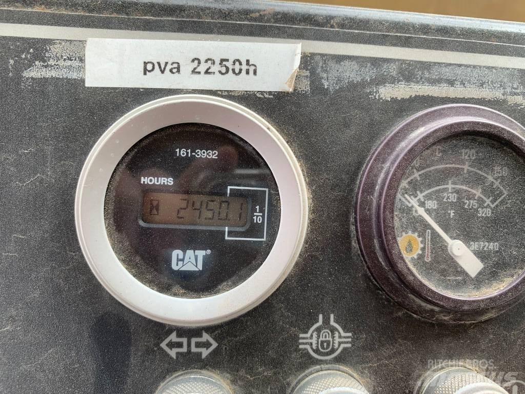 CAT PS 300 B Gumeni valjci na točkovima