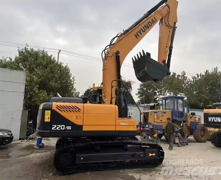 Hyundai R220-9S Bageri guseničari
