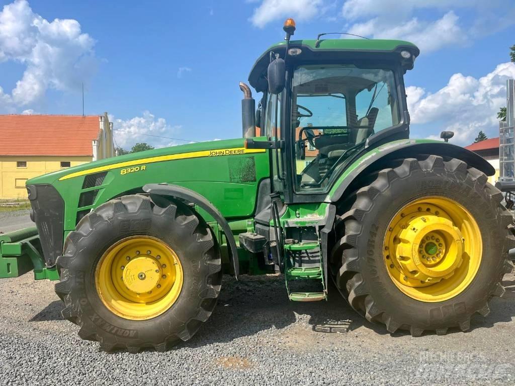 John Deere 8320 R Traktori