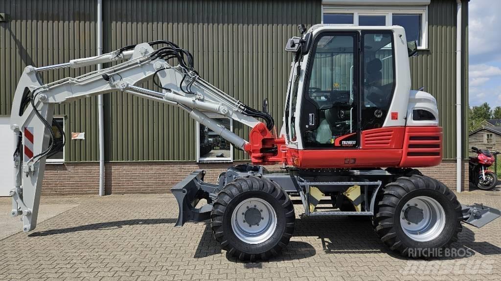 Takeuchi TB295W Bageri točkaši