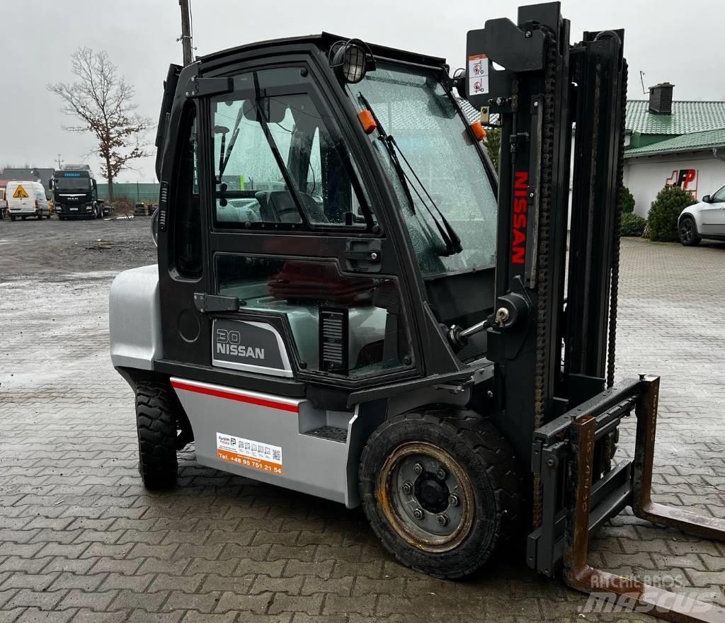 Nissan UG1D2A30LQ Plinski viljuškari