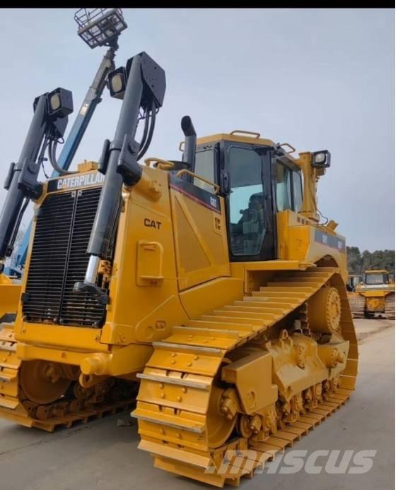 CAT D 8 T Buldožeri guseničari