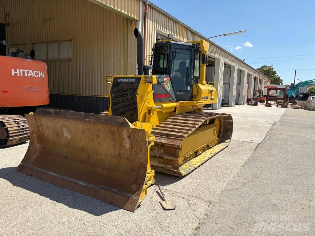 Komatsu 61 PX Buldožeri guseničari