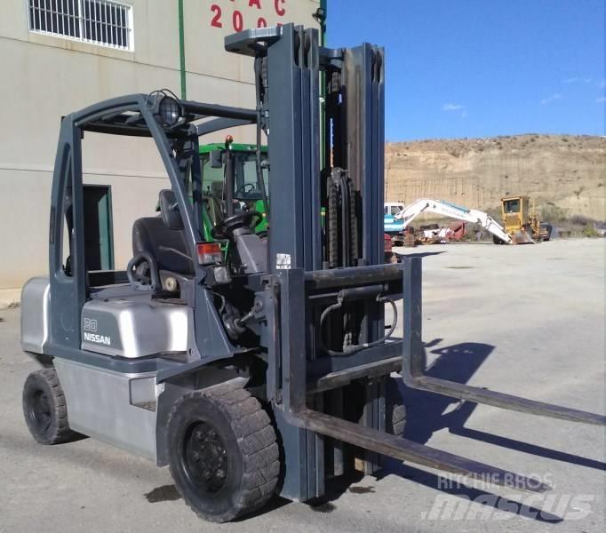 Nissan FGD02A30Q Dizelski viljuškari