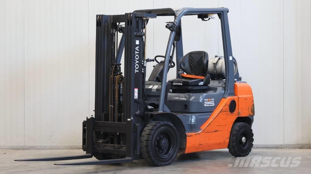 Toyota 02-8 FGF 25 Plinski viljuškari