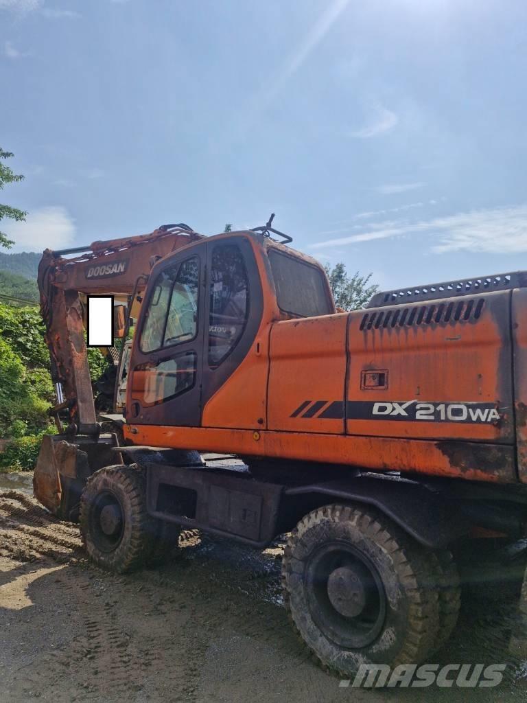 Doosan DX 210 W Bageri točkaši