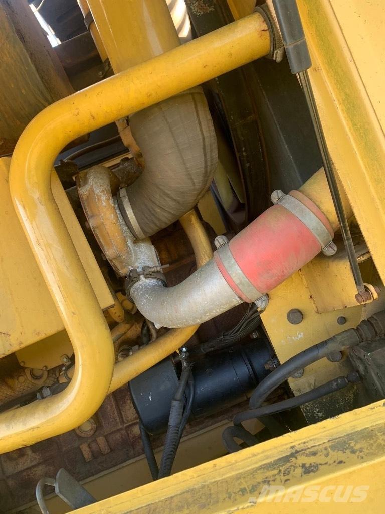 New Holland Fx375 Mašine za stočnu hranu sa sopstvenim pogonom