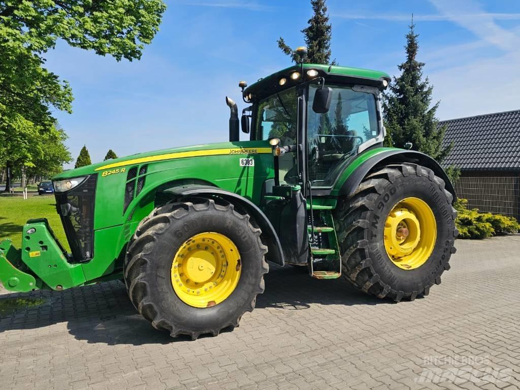 John Deere 8245 R Traktori