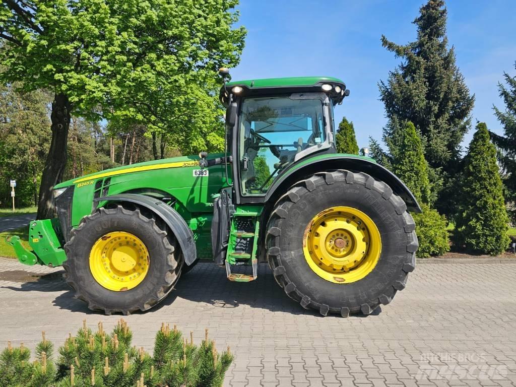 John Deere 8245 R Traktori
