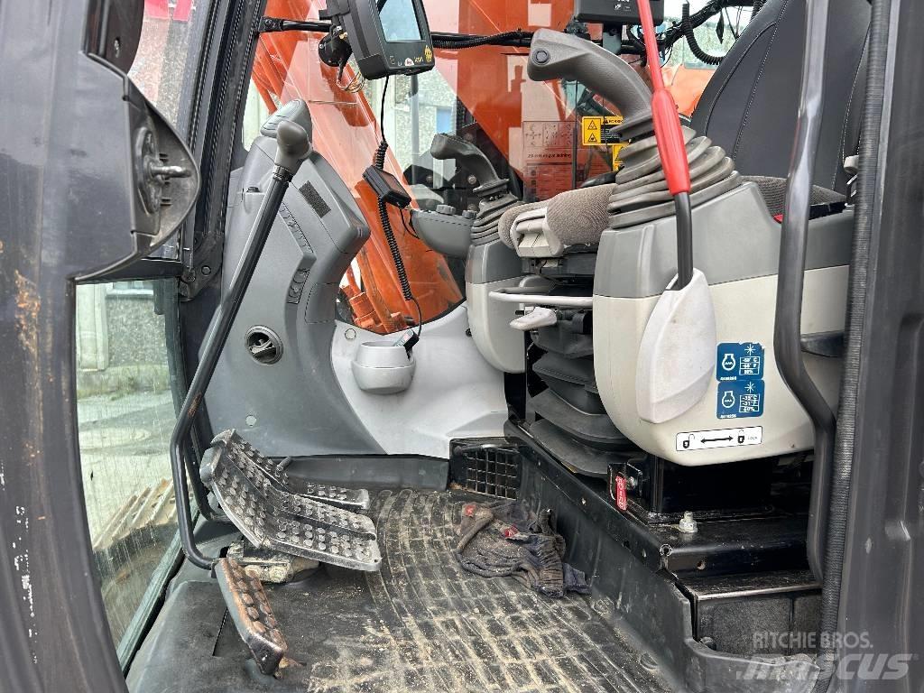 Hitachi ZX225USLC-5 Bageri guseničari