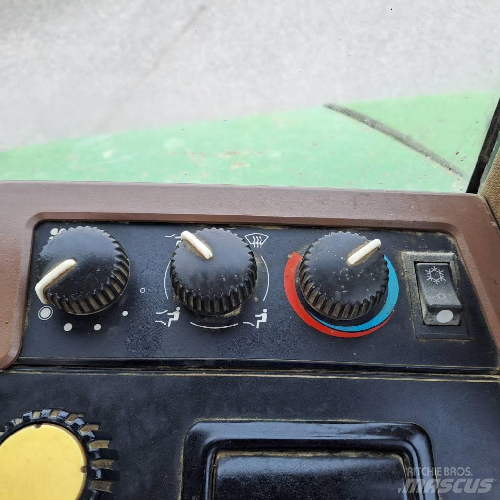 John Deere 7700 Traktori