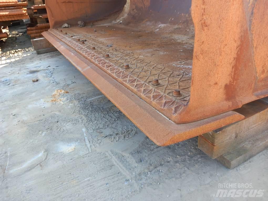 Komatsu WA475-10 Kašike / Korpe