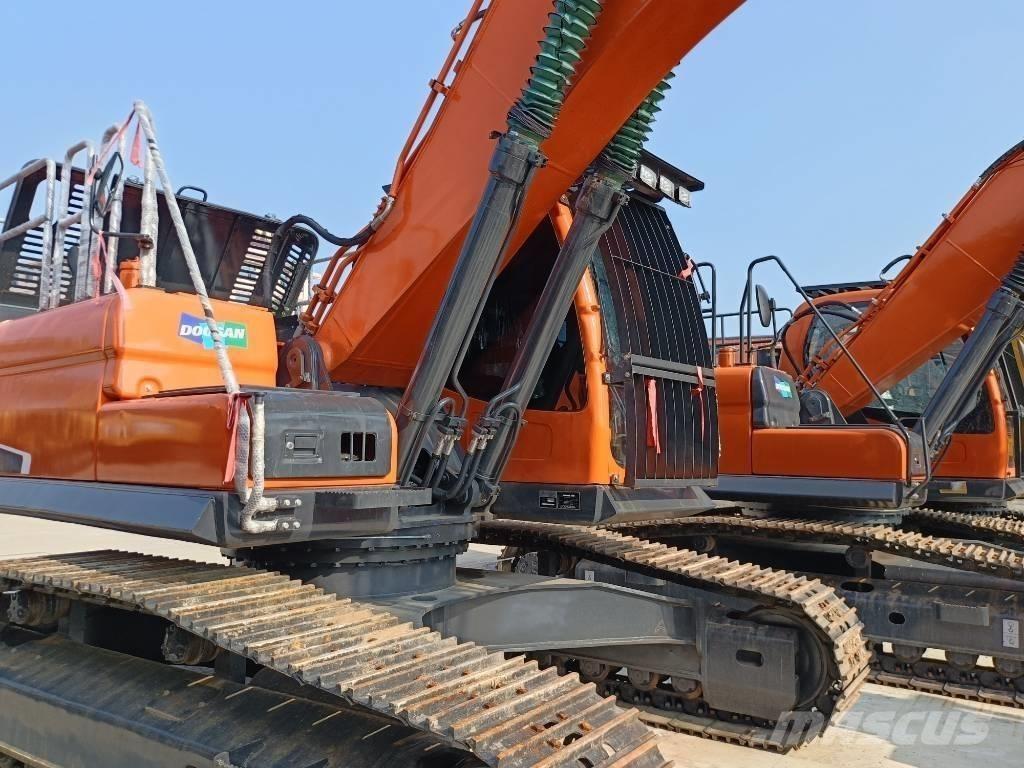 Doosan DX300-9 Bageri guseničari