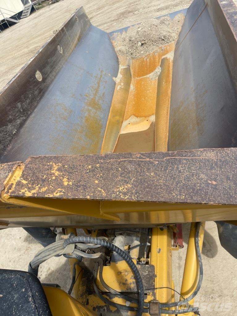 CAT 725 Zglobni damperi