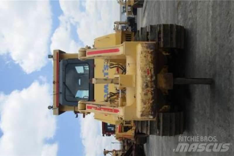 Komatsu D275A-5 Buldožeri guseničari