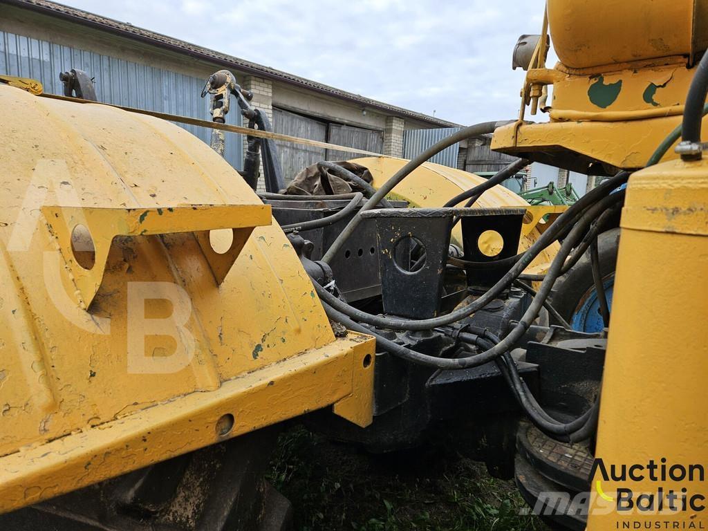  Kirovec K-701 Traktori