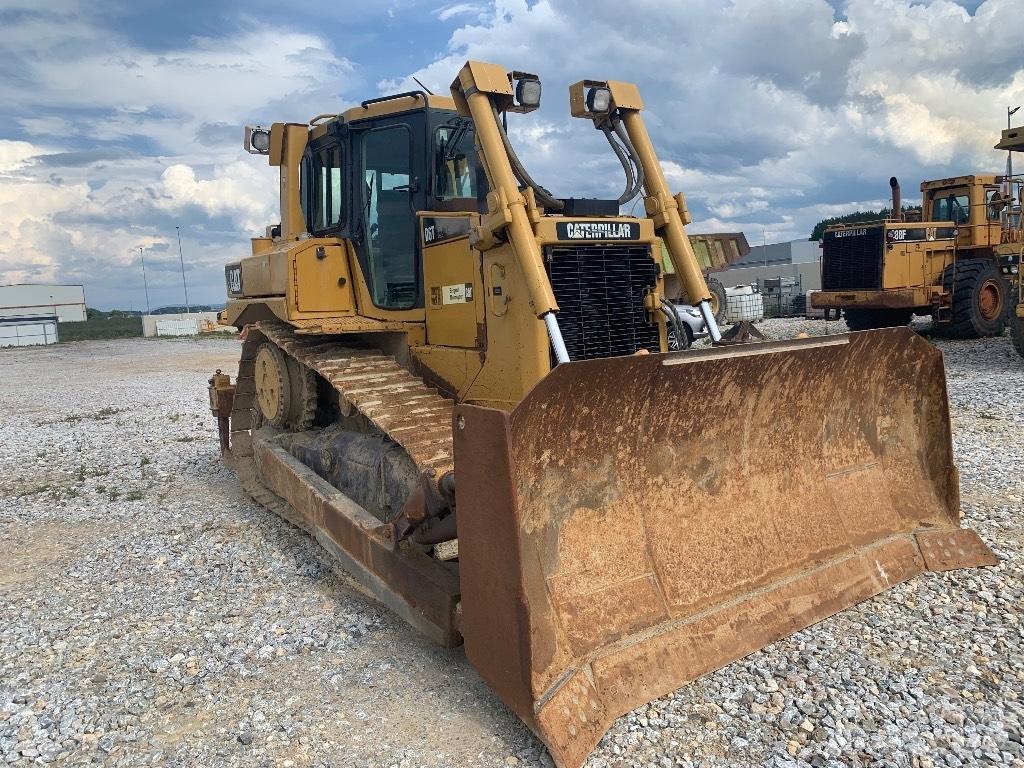 CAT D 6 T Buldožeri guseničari
