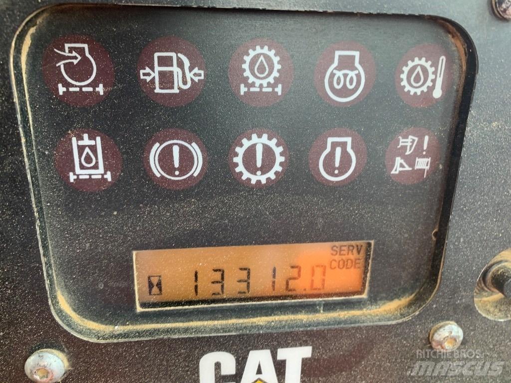 CAT D 6 T Buldožeri guseničari