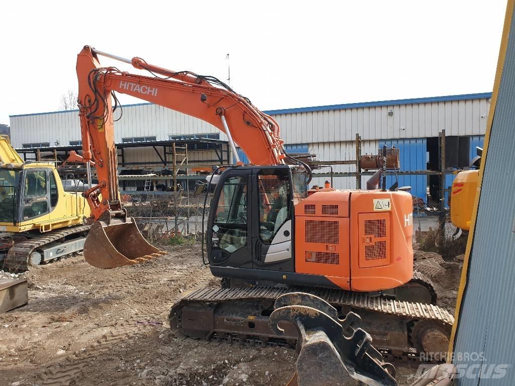 Hitachi ZX225USLC Bageri guseničari