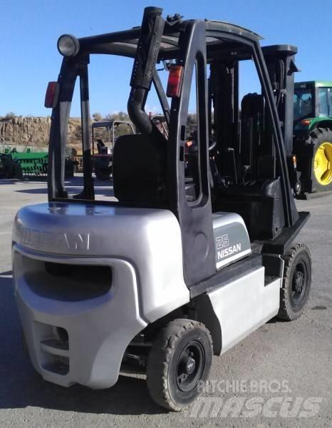 Nissan FD02A25Q Dizelski viljuškari