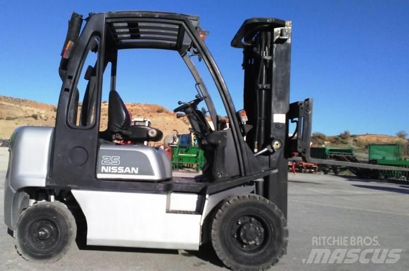 Nissan FD02A25Q Dizelski viljuškari