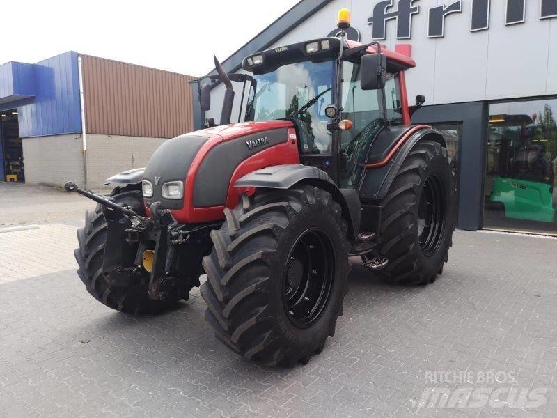Valtra N 141 Traktori
