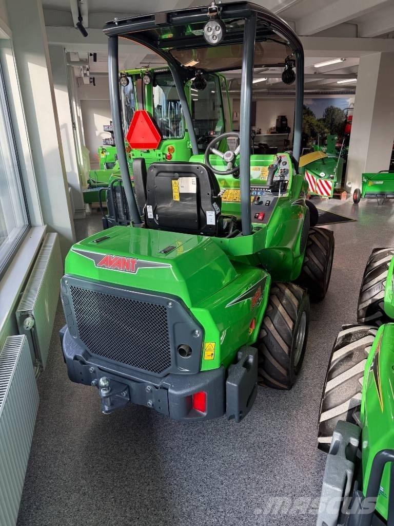 Avant 528 Skid steer mini utovarivači