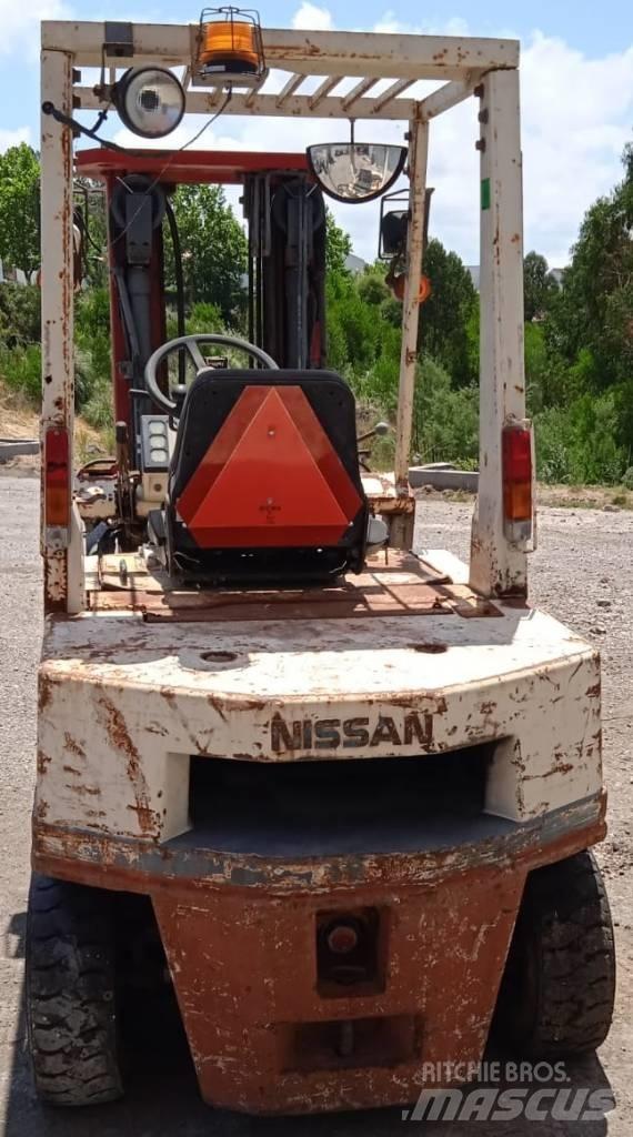 Nissan EH02A20U Dizelski viljuškari