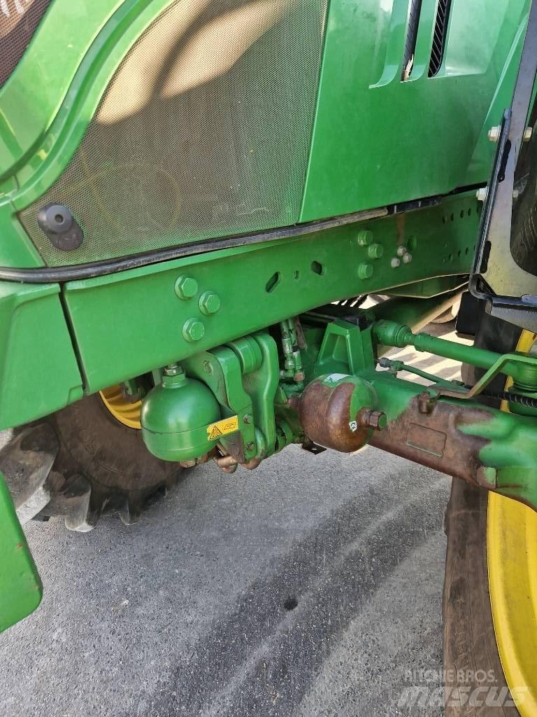 John Deere 6215 R Traktori