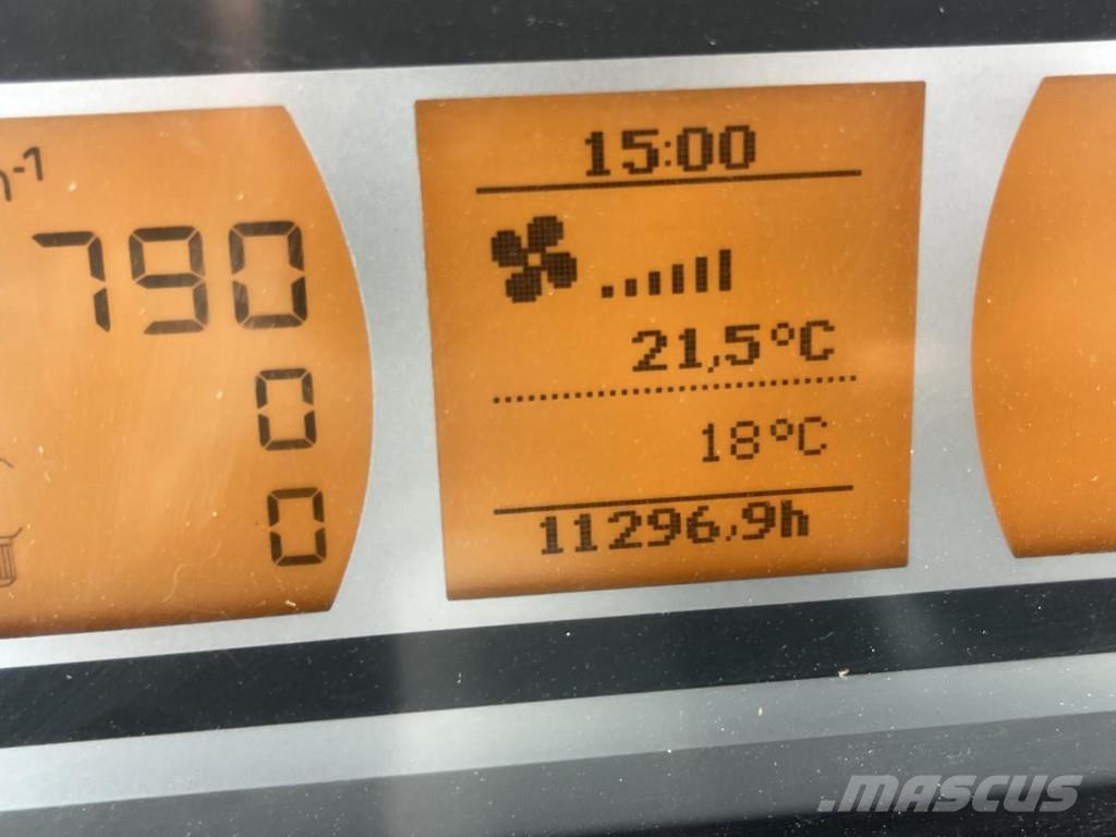 Fendt 828 VARIO Traktori